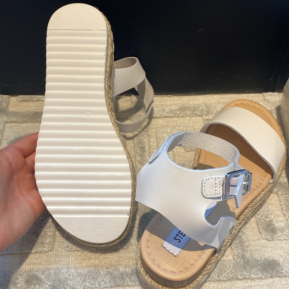 Platform Sandals - Picture 3 of 3